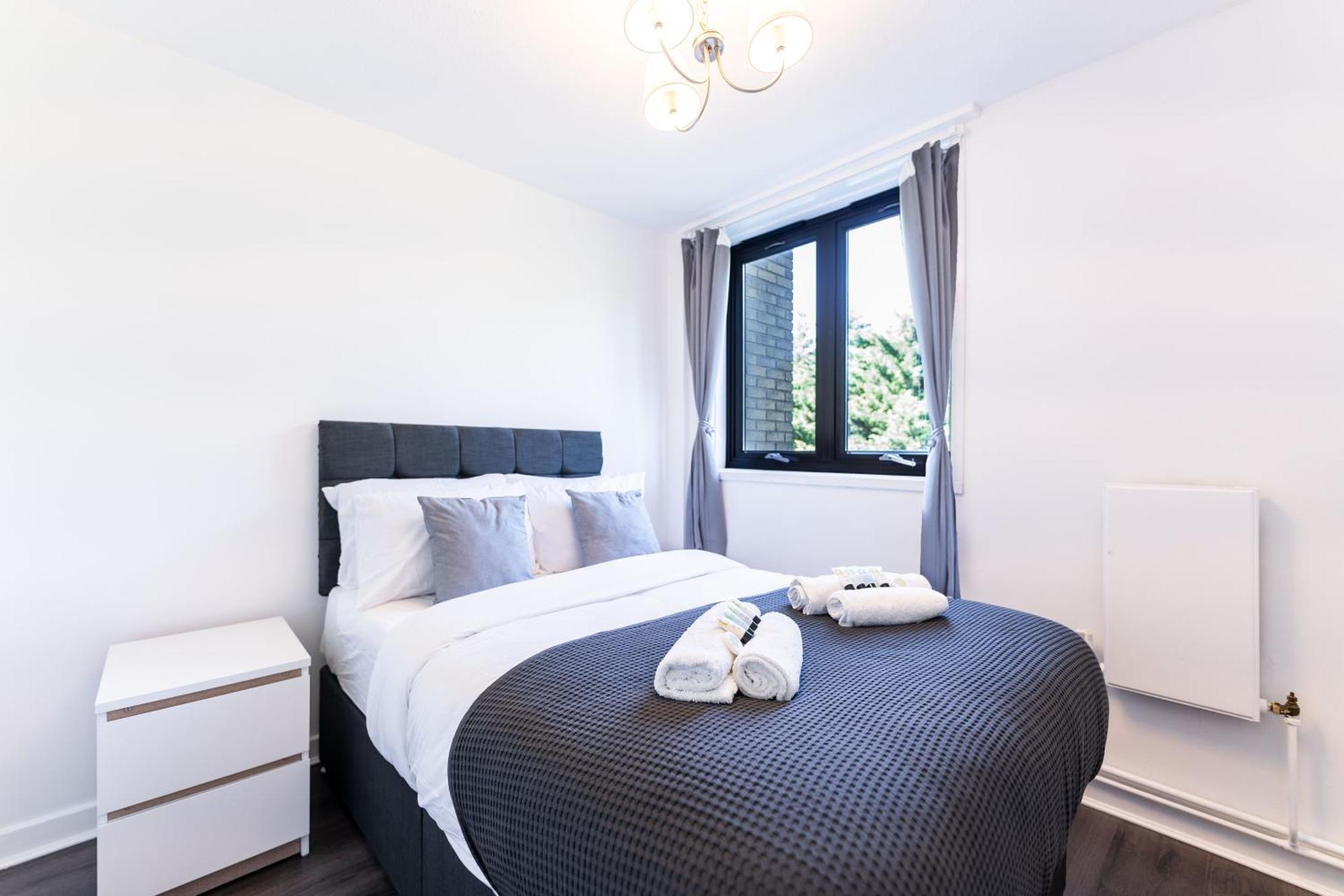 Luxury 3 Bedroom Flat With Balcony In Westbourne Park 런던 외부 사진