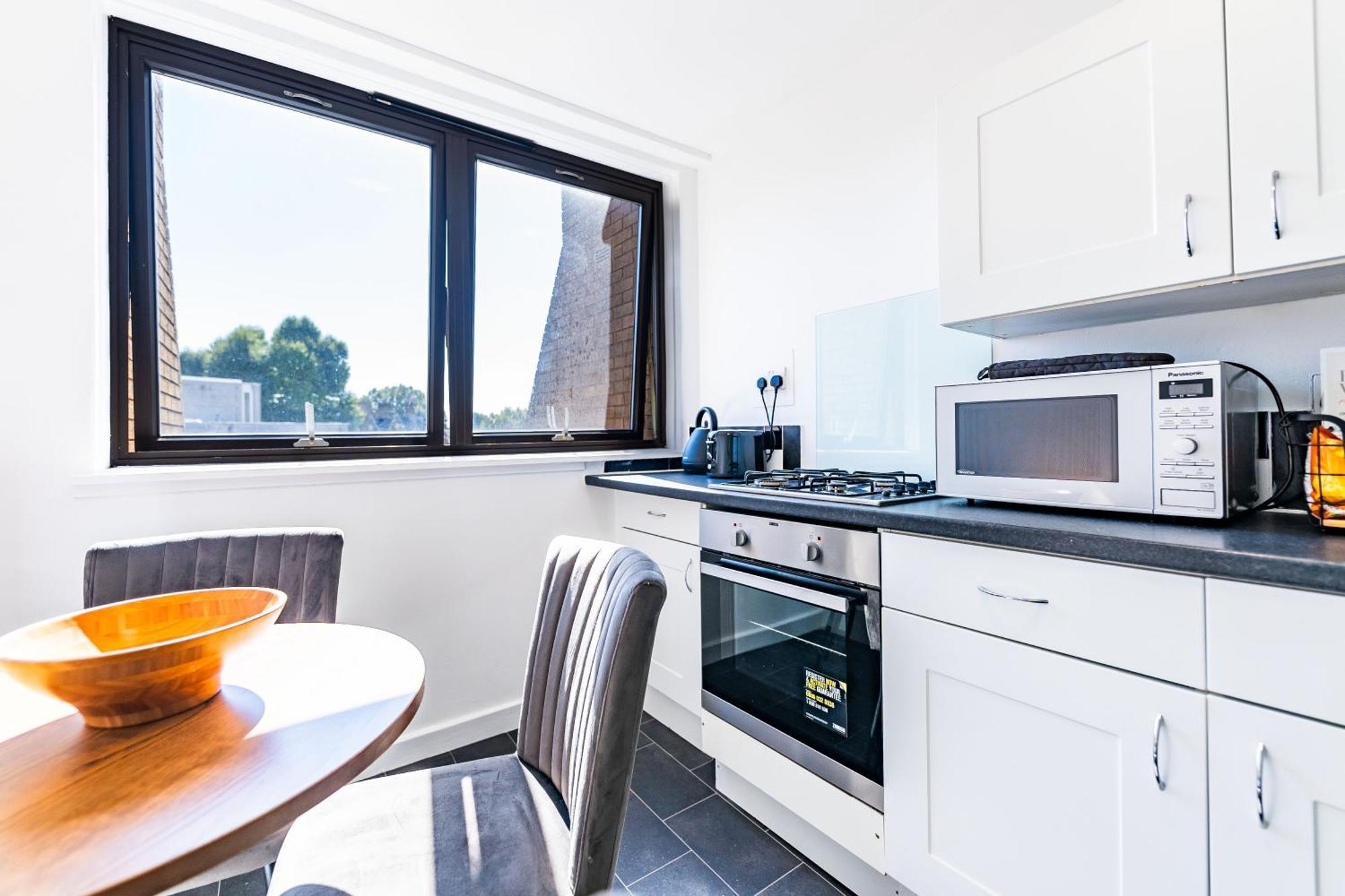Luxury 3 Bedroom Flat With Balcony In Westbourne Park 런던 외부 사진