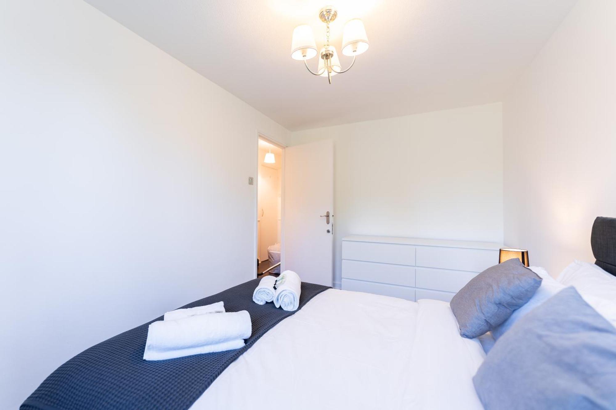 Luxury 3 Bedroom Flat With Balcony In Westbourne Park 런던 외부 사진