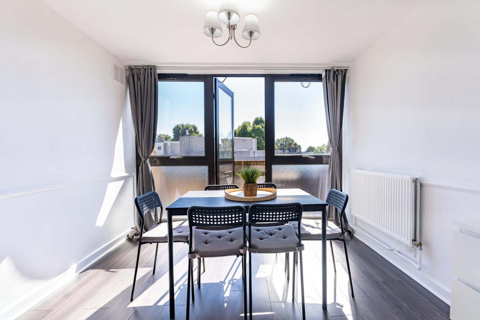 Luxury 3 Bedroom Flat With Balcony In Westbourne Park 런던 외부 사진