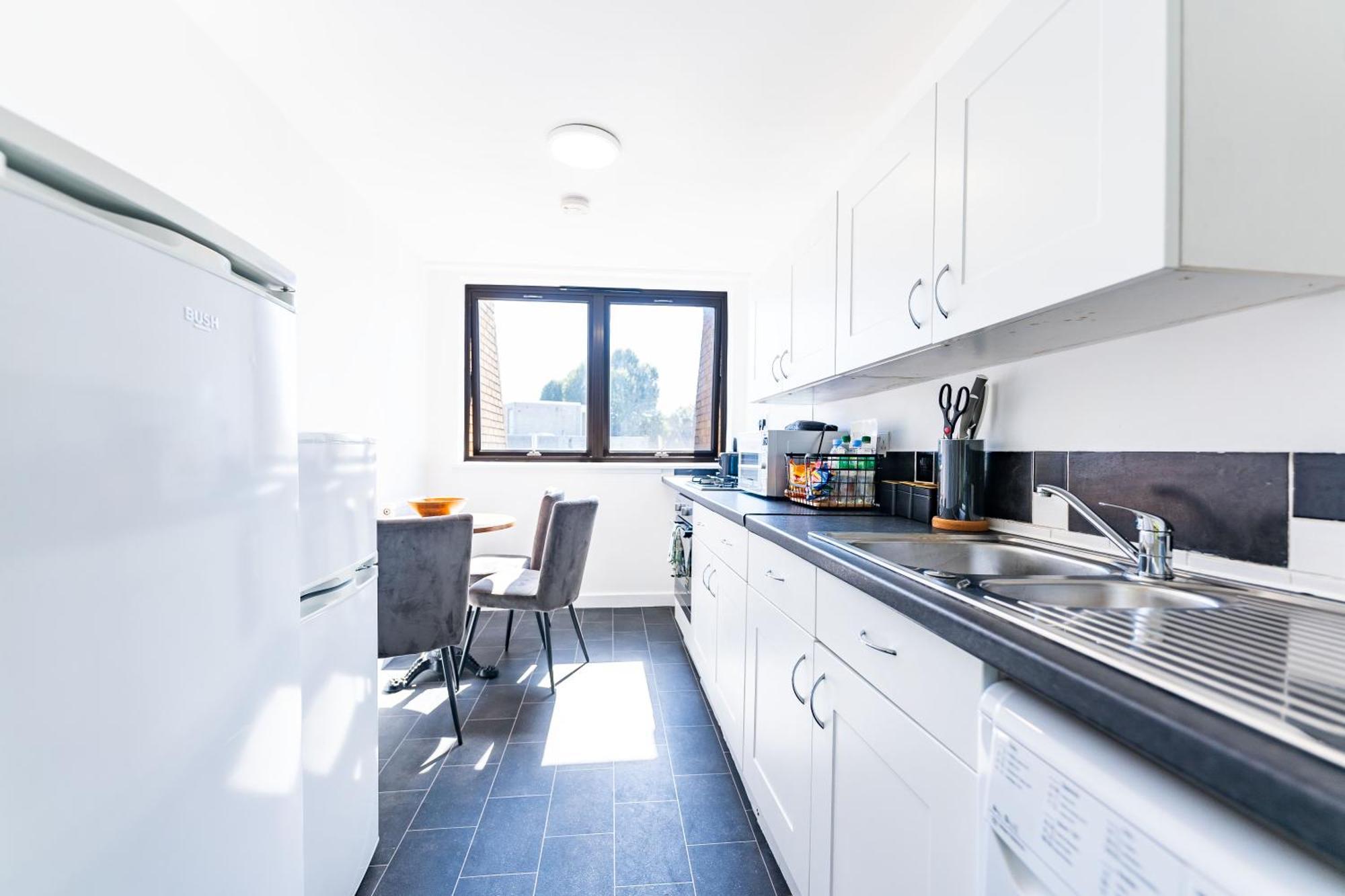 Luxury 3 Bedroom Flat With Balcony In Westbourne Park 런던 외부 사진
