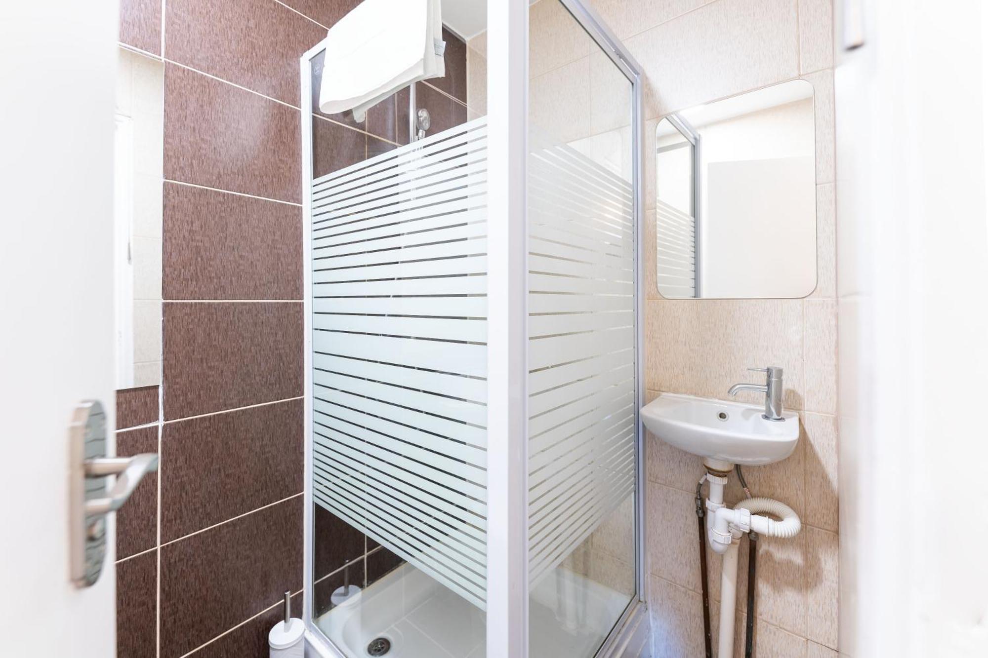 Luxury 3 Bedroom Flat With Balcony In Westbourne Park 런던 외부 사진