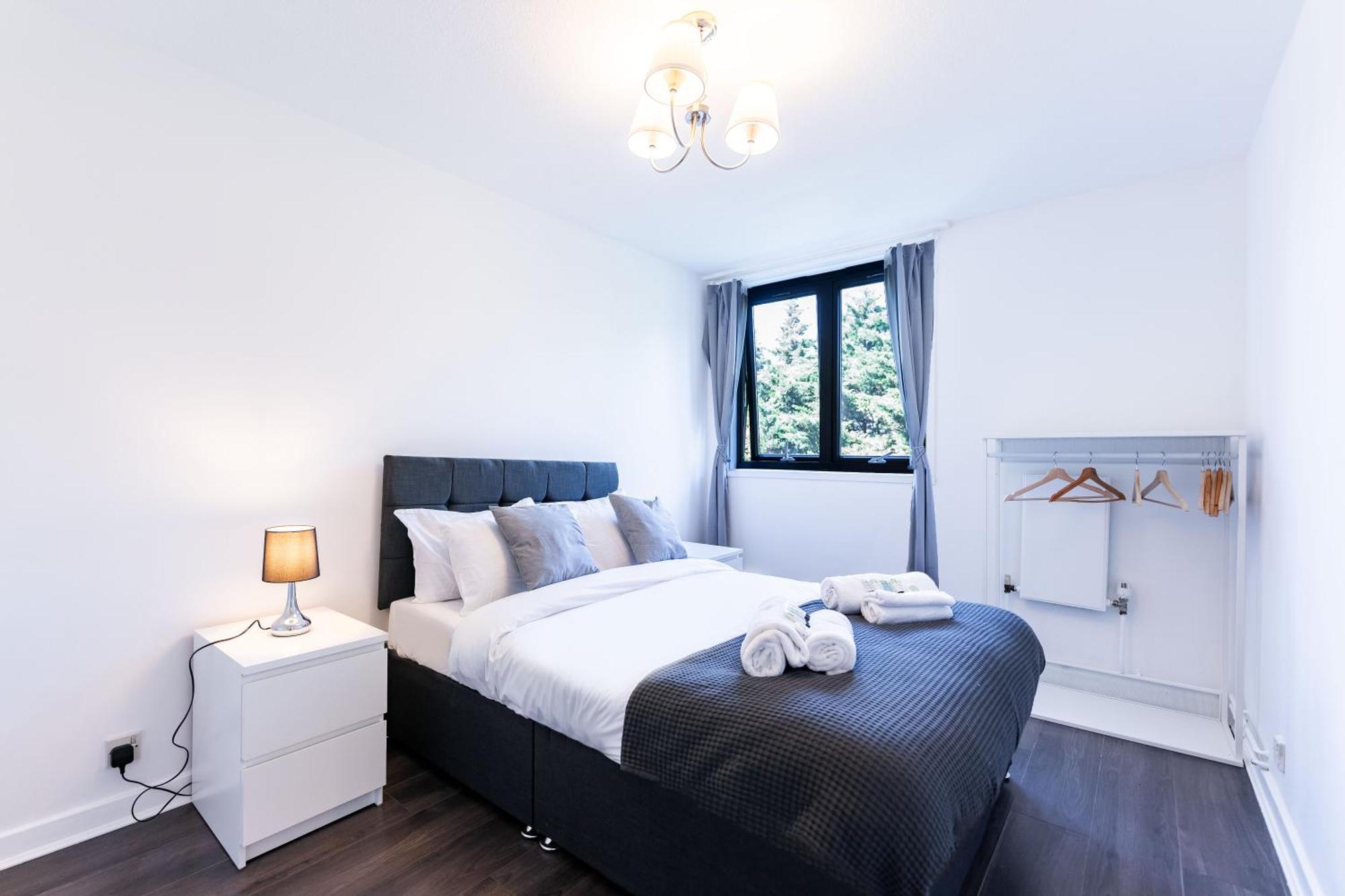 Luxury 3 Bedroom Flat With Balcony In Westbourne Park 런던 외부 사진