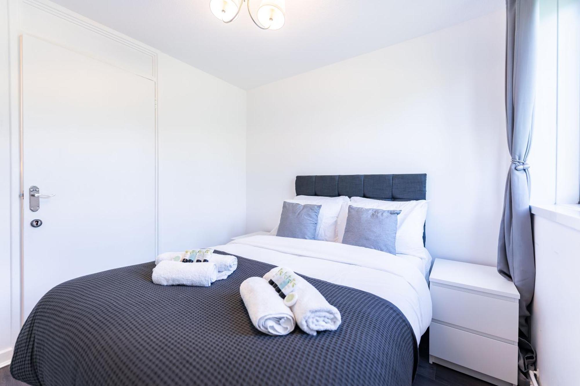 Luxury 3 Bedroom Flat With Balcony In Westbourne Park 런던 외부 사진