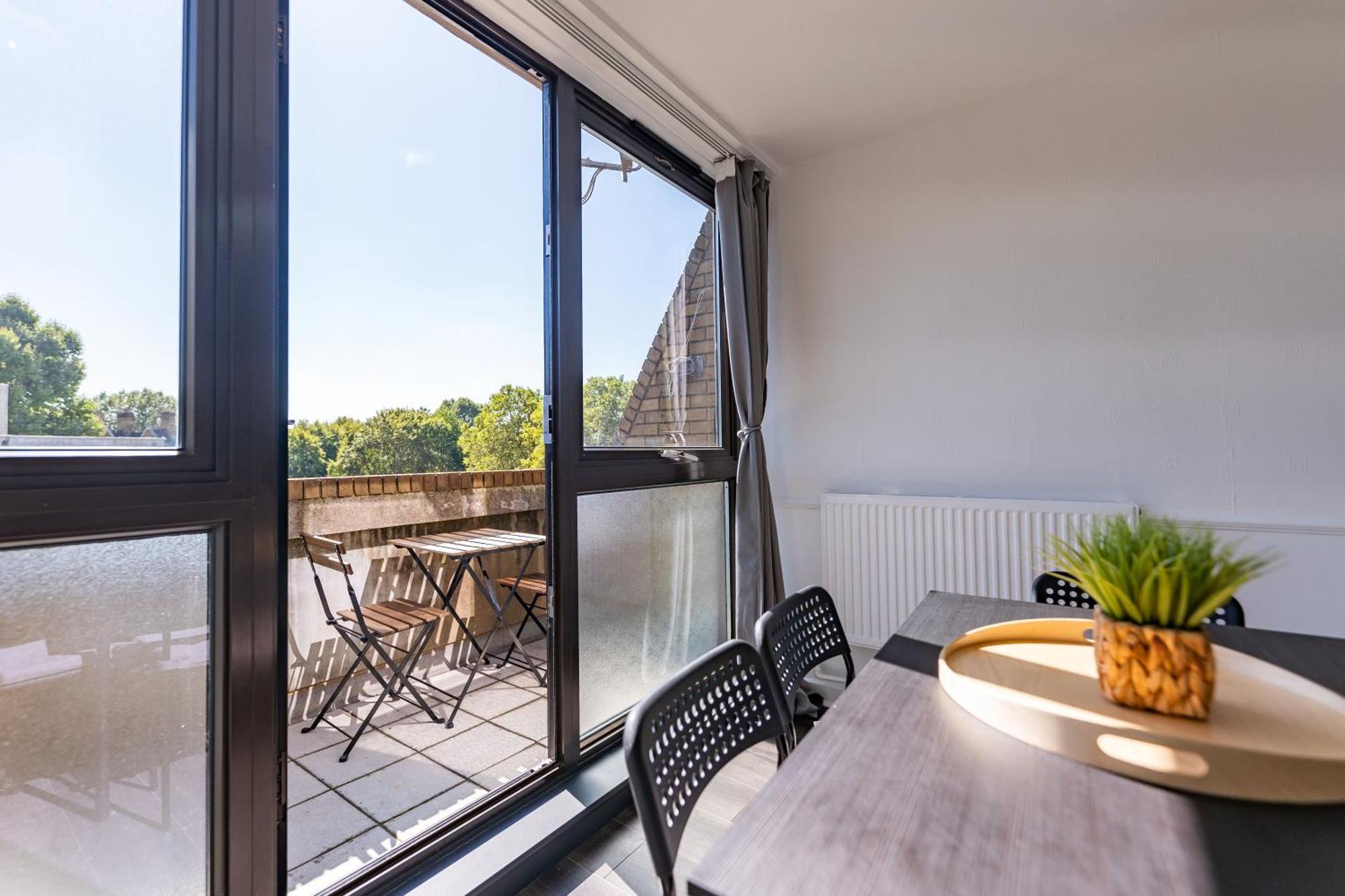 Luxury 3 Bedroom Flat With Balcony In Westbourne Park 런던 외부 사진